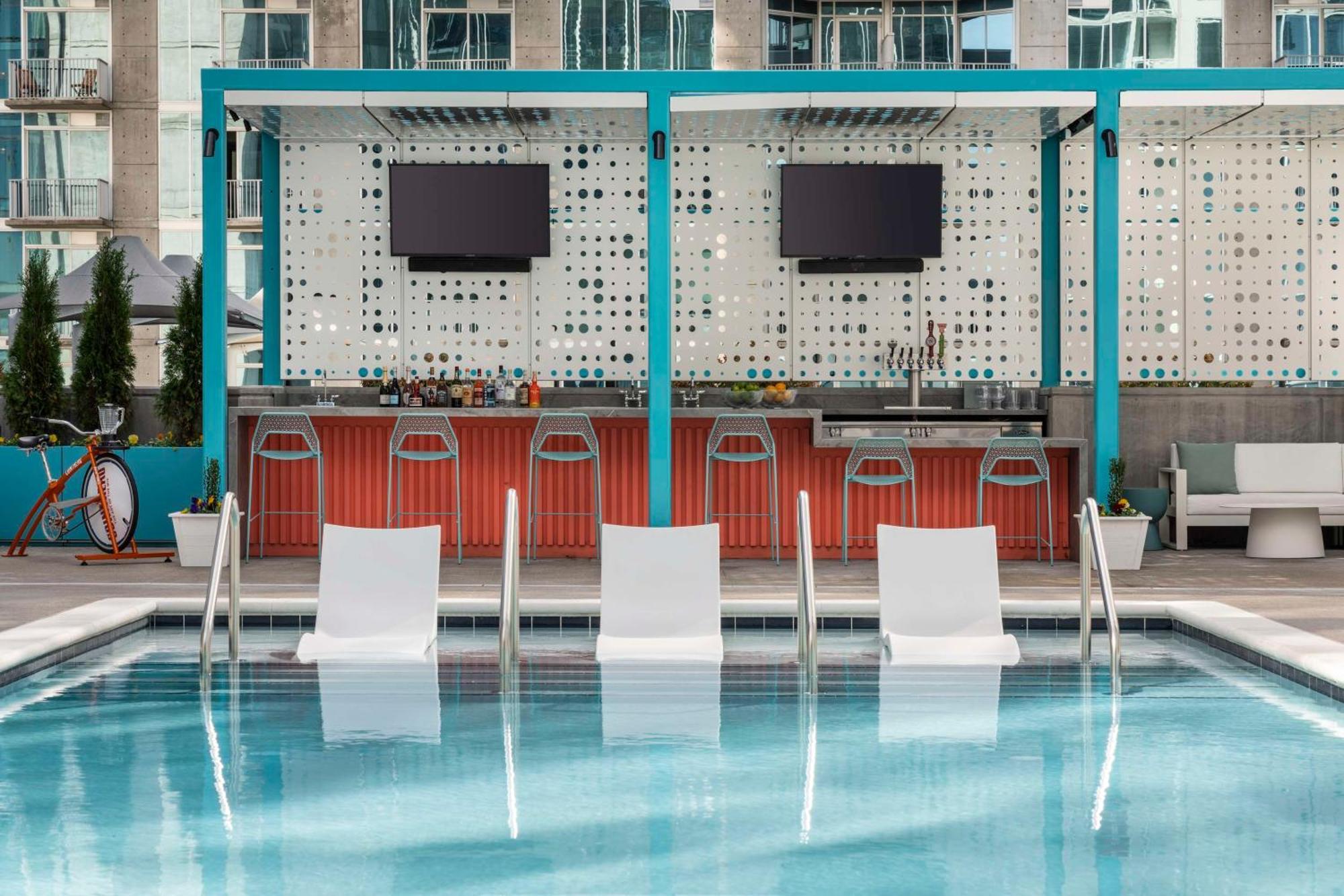 Hyatt Centric Downtown Νάσβιλ Εξωτερικό φωτογραφία The pool at the Hotel Zags