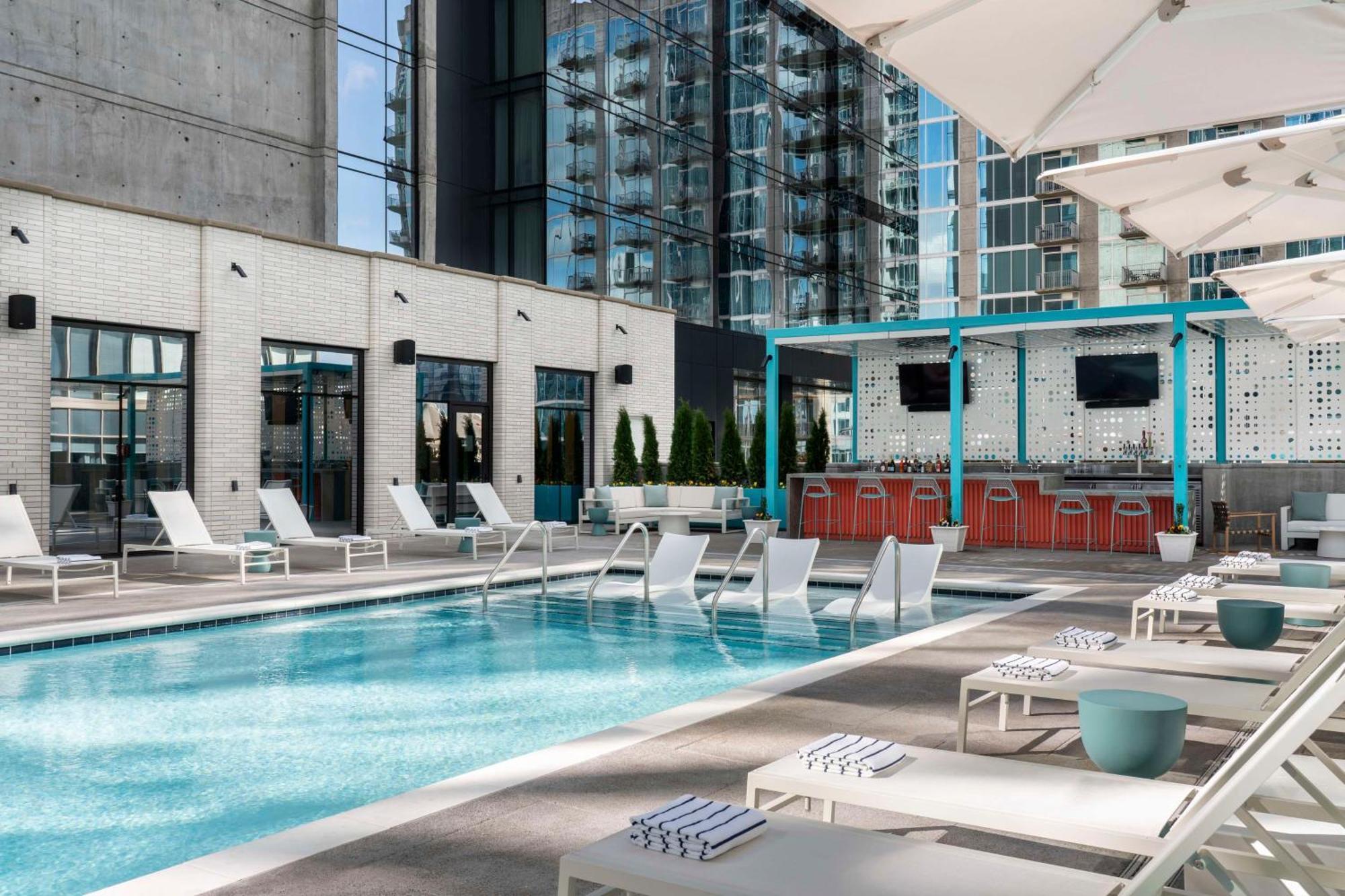 Hyatt Centric Downtown Νάσβιλ Εξωτερικό φωτογραφία The rooftop pool at the Westin