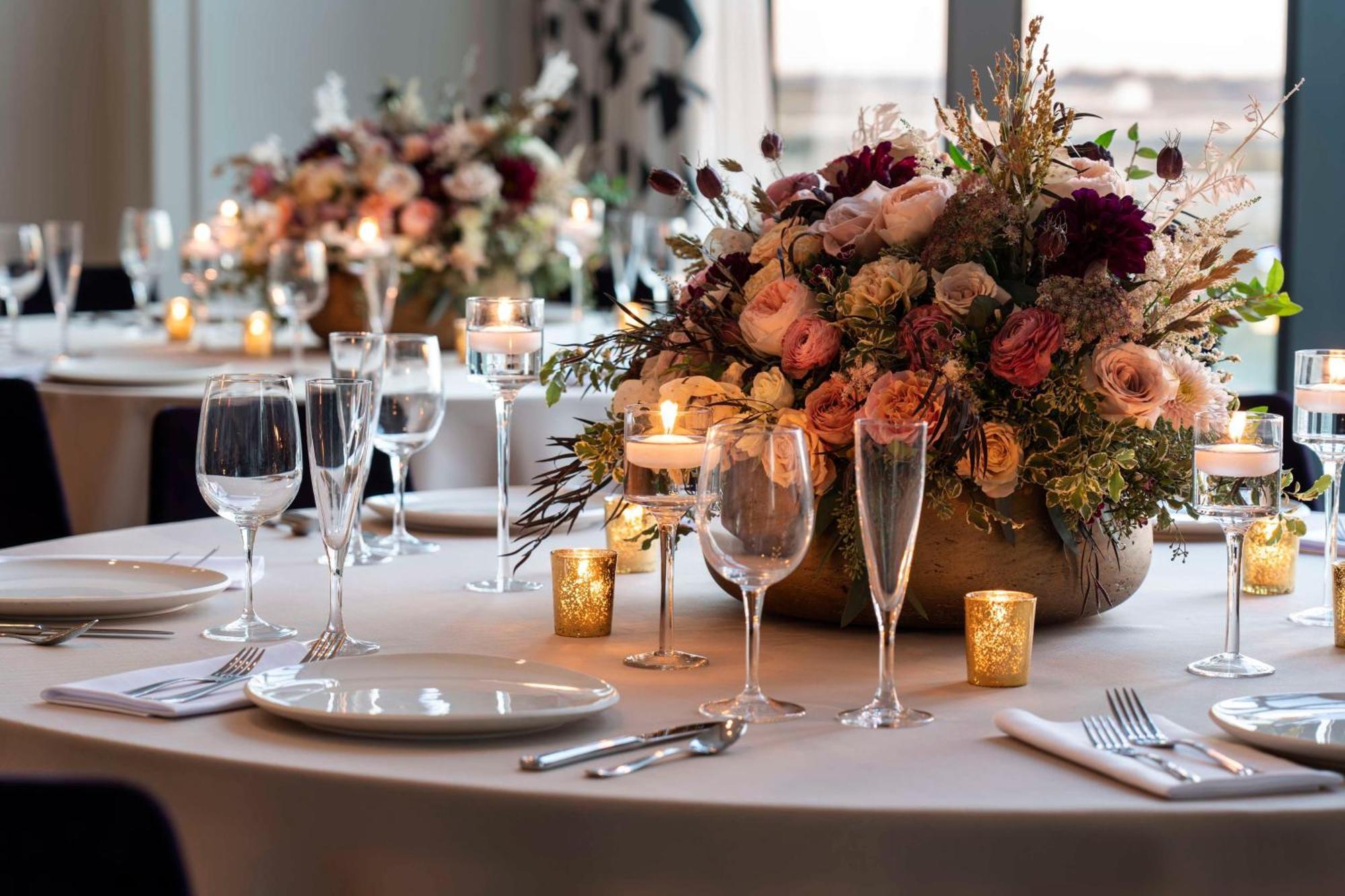 Hyatt Centric Downtown Νάσβιλ Εξωτερικό φωτογραφία A table set for a formal dinner